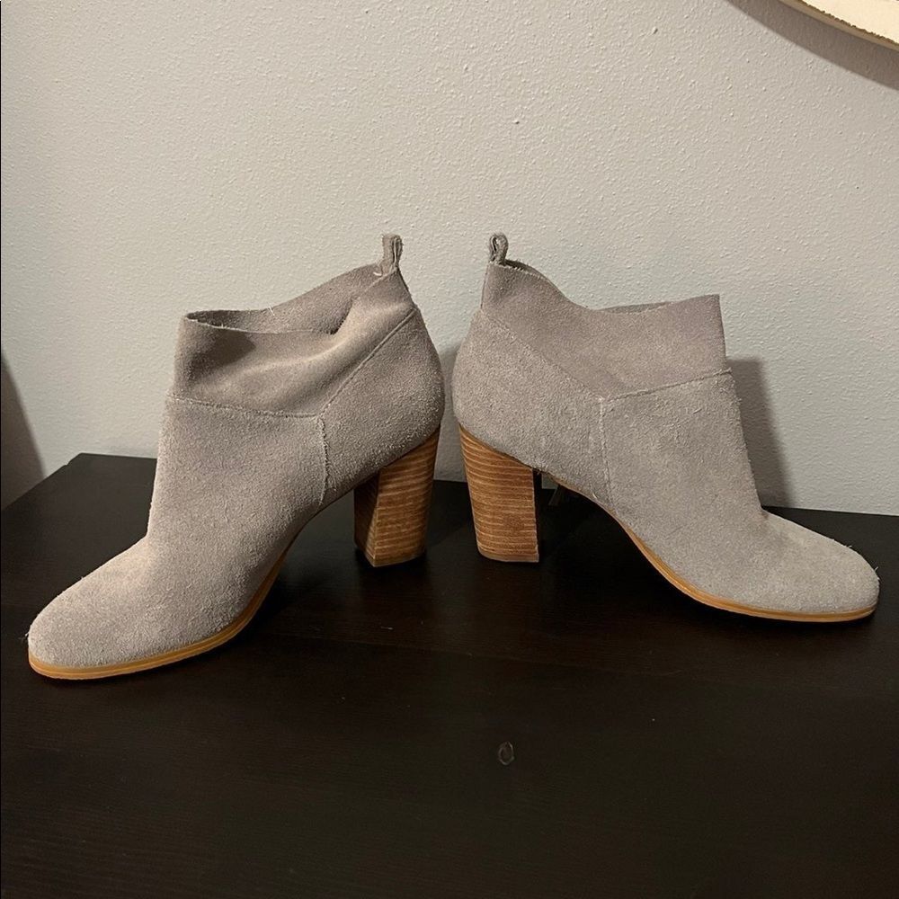 5/$20 Light gray tassle Booties AF